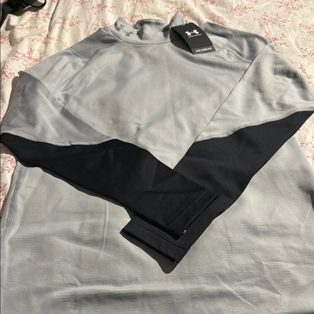 Under Armour Men’s Two-Tone Crewneck Sweatshirt - Light Gray & Black